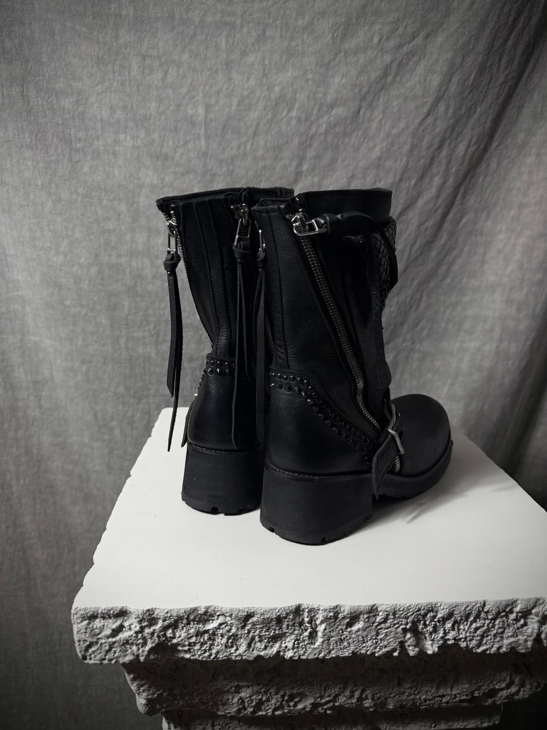 Kmrii Crush Stud Boots 상품이미지3