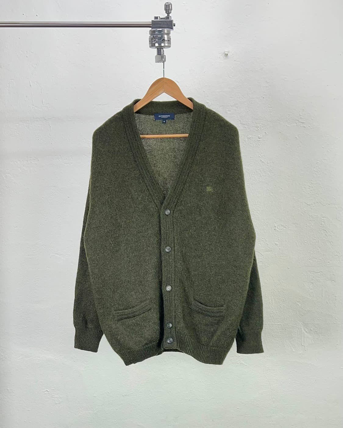 버버리 올리브 그린 램스 울 더블 포켓 브이넥 니트 가디건 상품이미지1