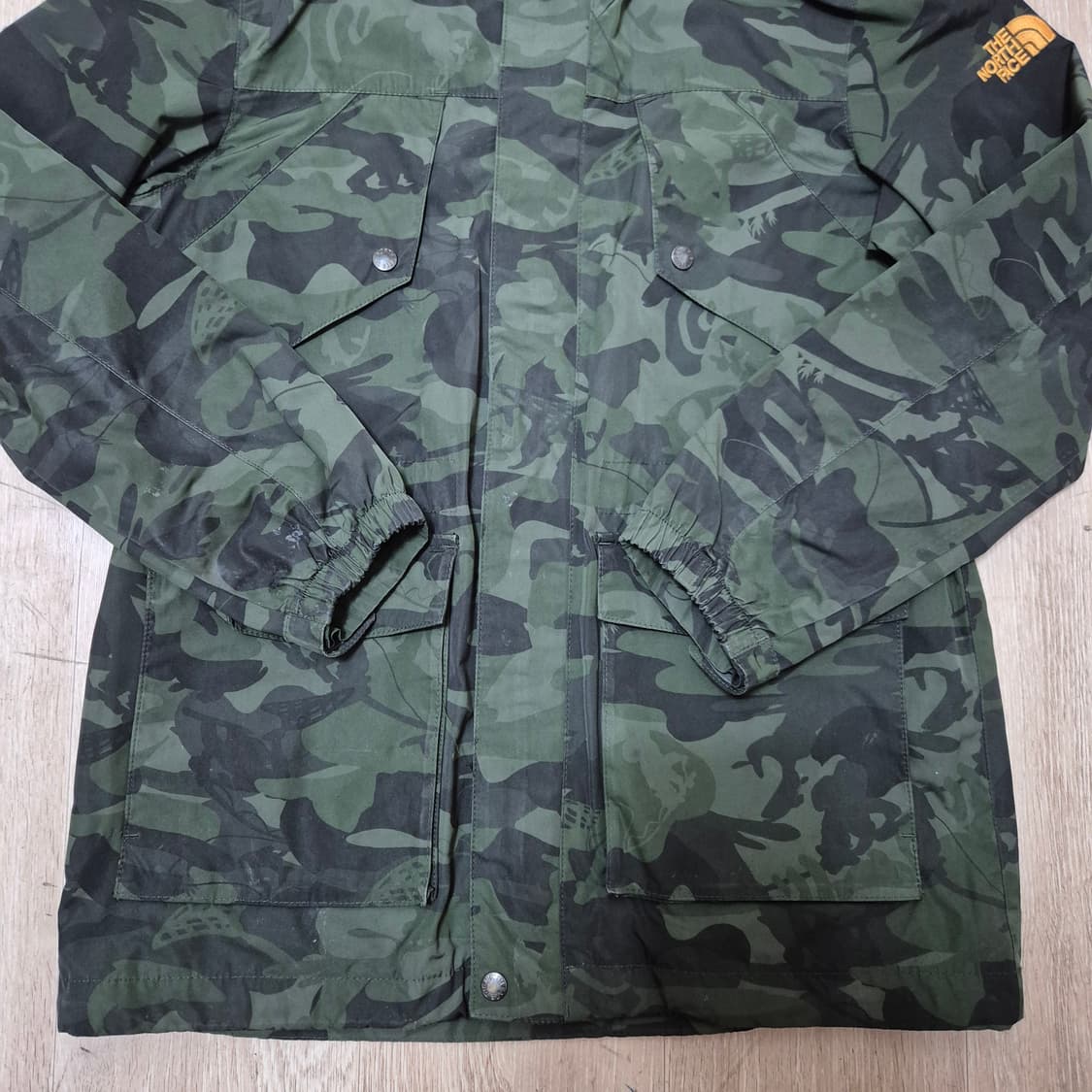 노스페이스 키즈 밀리터리 카모플라쥬 후드 바람막이 상품이미지3