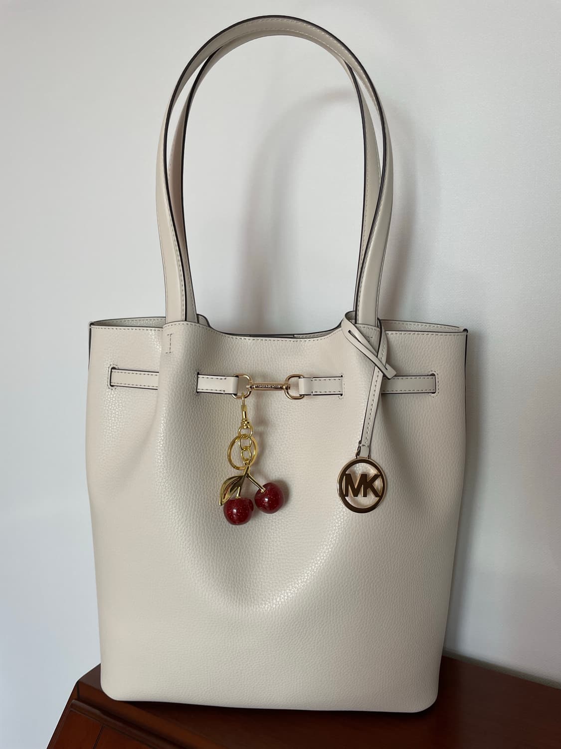 (새제품) 마이클코어스 칼슨 라지 토트 겸 숄더백 상품이미지4