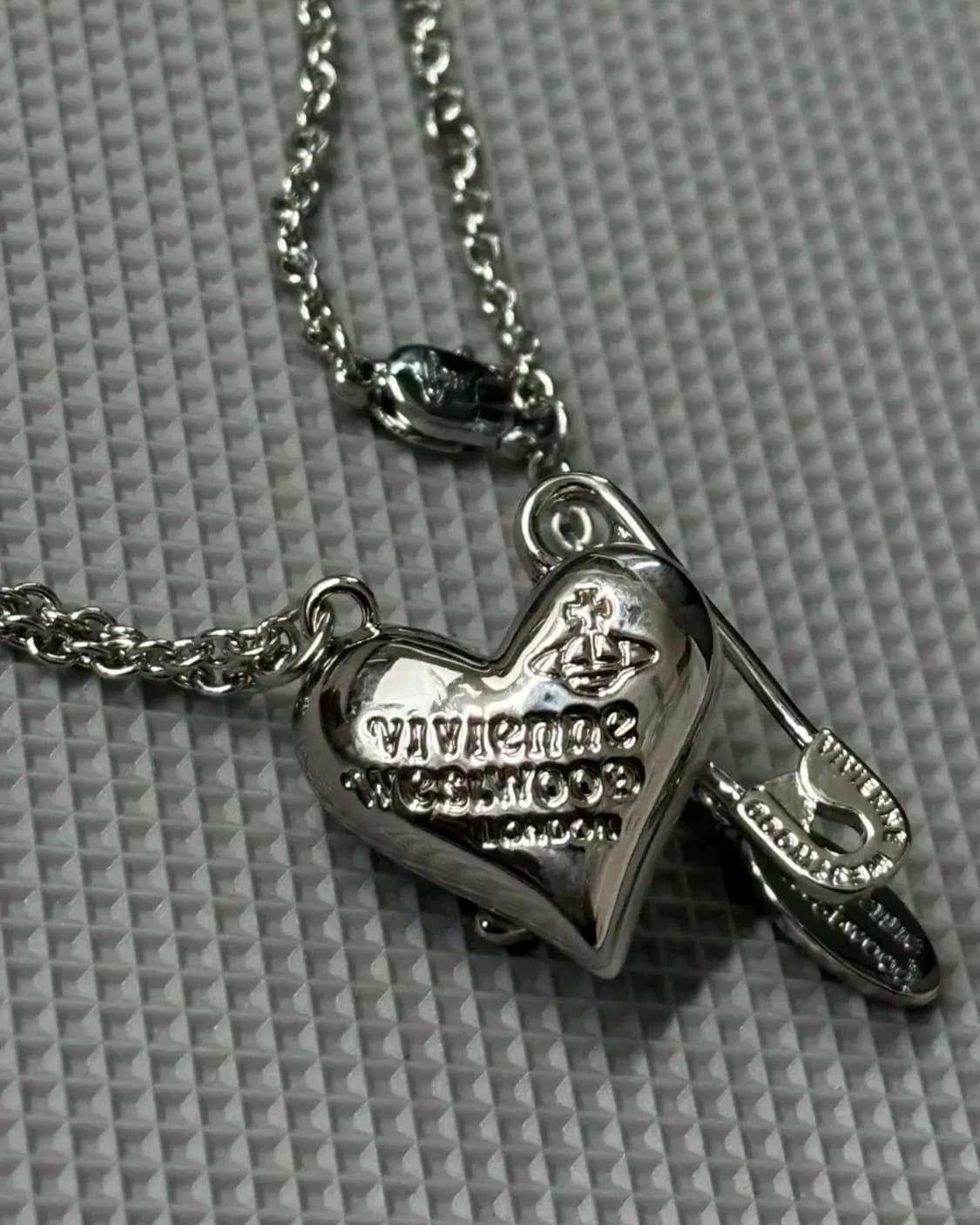 비비안웨스트우드 오리에타 하트 클립 목걸이 상품이미지3