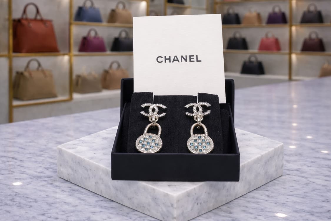 [A급] 샤넬 트위스트 CC로고 드롭 이어링 판매합니다!!! 상품이미지1