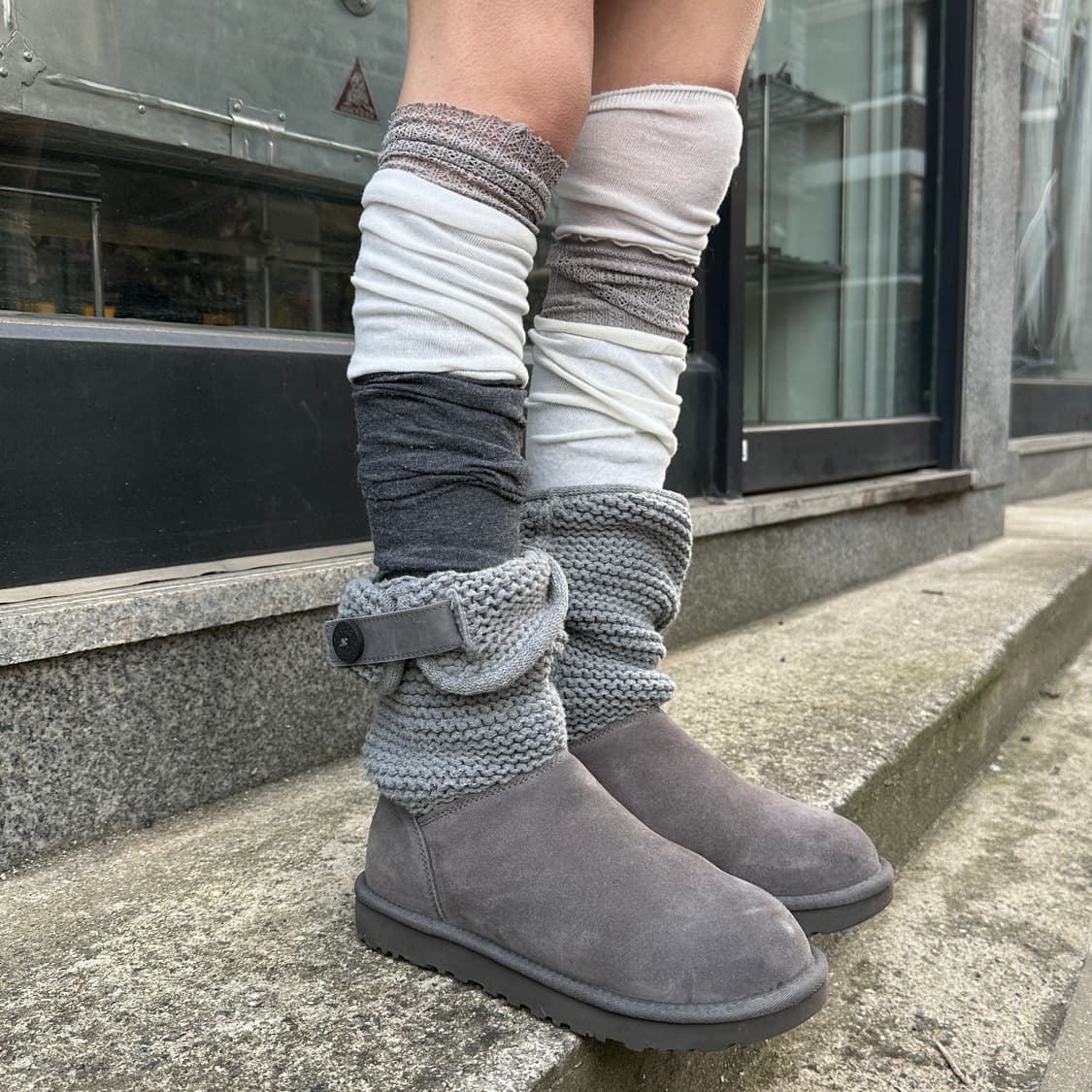 00s 그레이 니트 & 스웨이드 숏 어그 부츠 상품이미지1