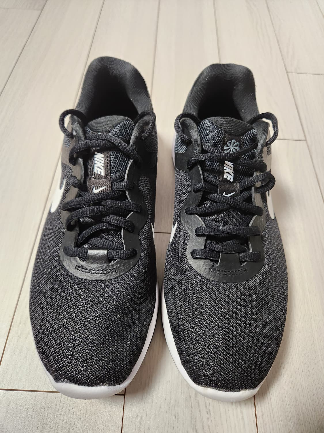 나이키 레볼루션 6 넥스트 네이처 DC3729-003 사이즈250

사용 상품이미지2