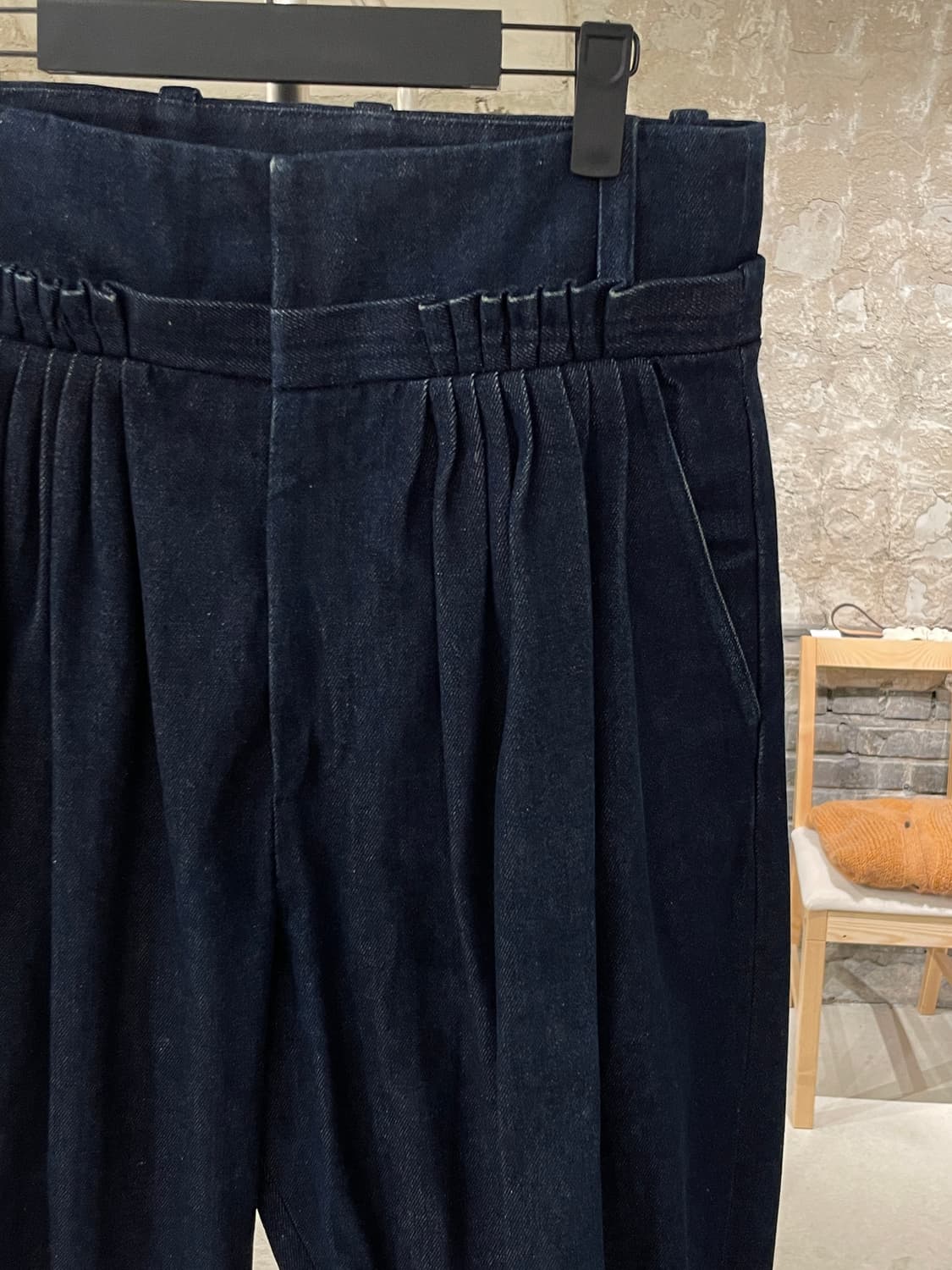 jw앤더슨 진청 폴드 헴 게더 배기핏 데님 팬츠 상품이미지3