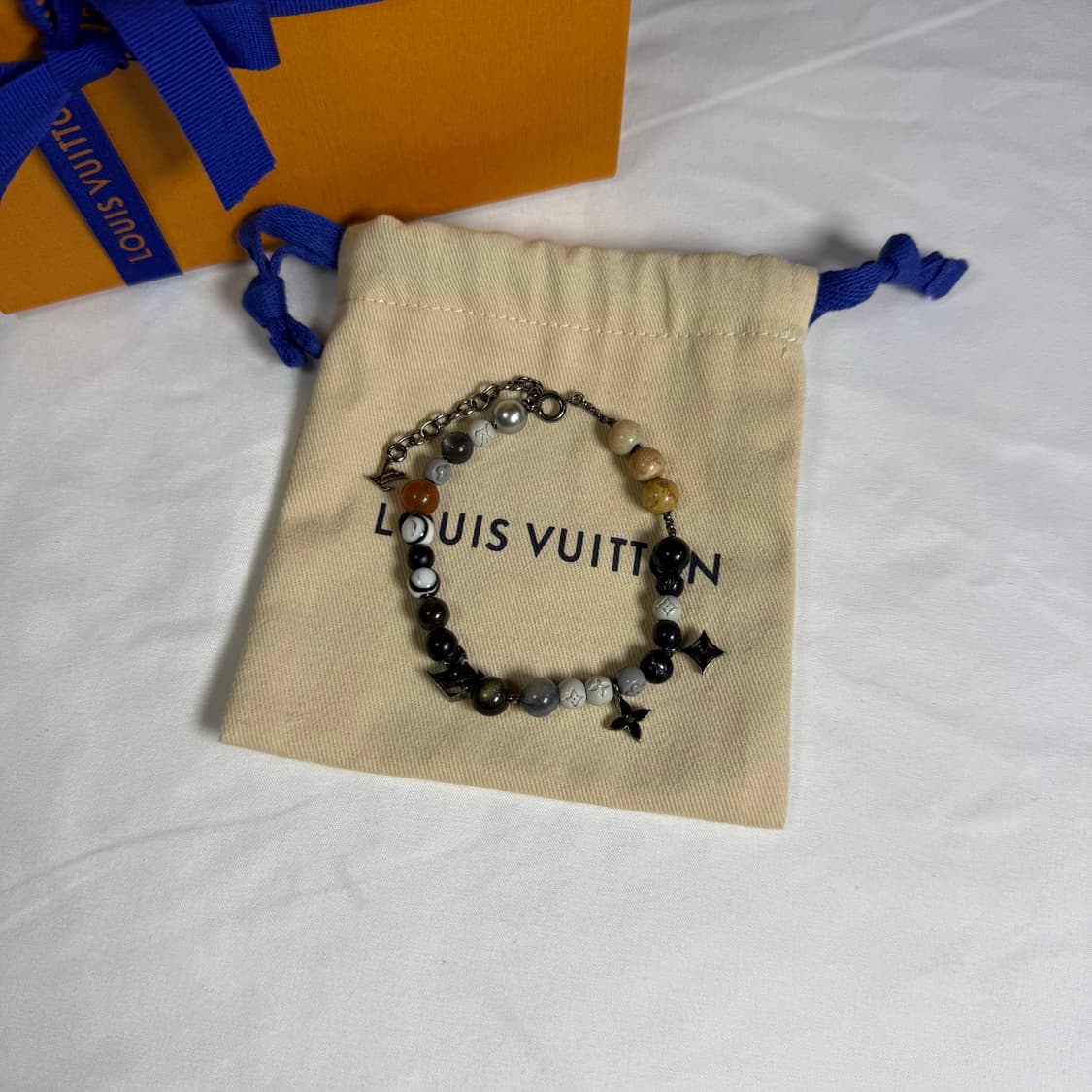 루이비통 LV 스톤 펄 모노그램 비즈 브레이슬릿 팔찌 상품이미지1