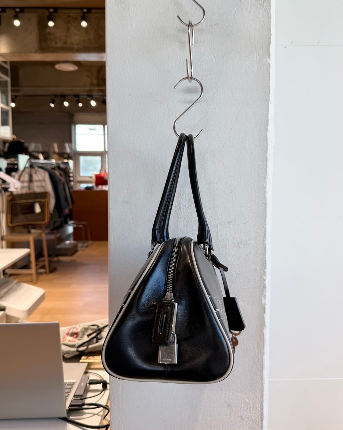 프라다 블랙 비텔로 드라이브 볼링백  상품이미지6