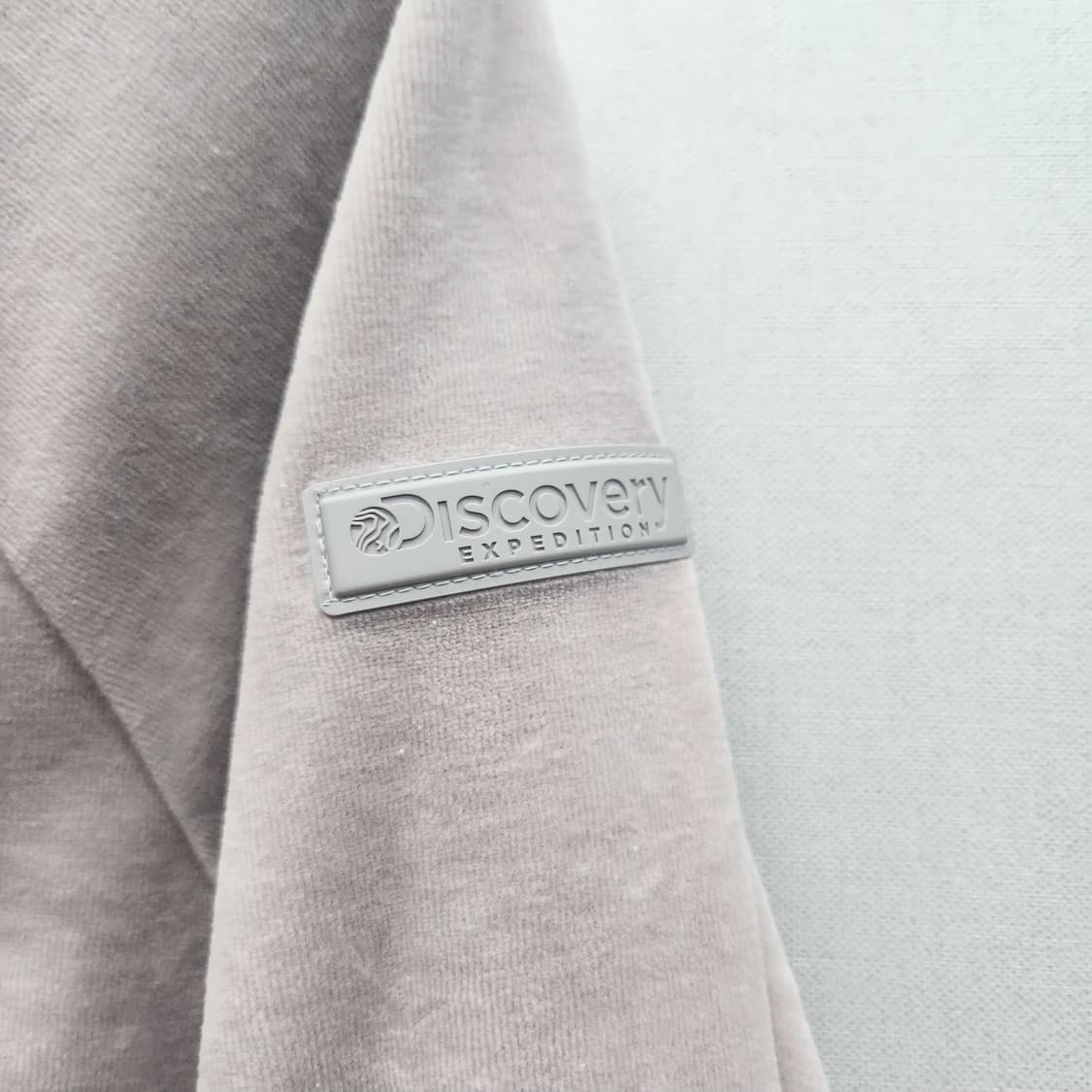 디스커버리 벨루어 와펜 풀집어 크롭 후드집업  95(L) 상품이미지2