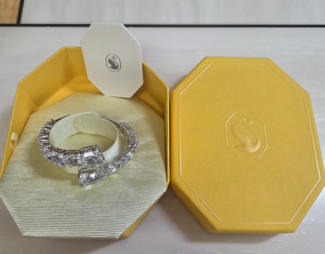 정가68만~새제품)스와로브스키 매트릭스 커프 팔찌 정품 상품이미지6