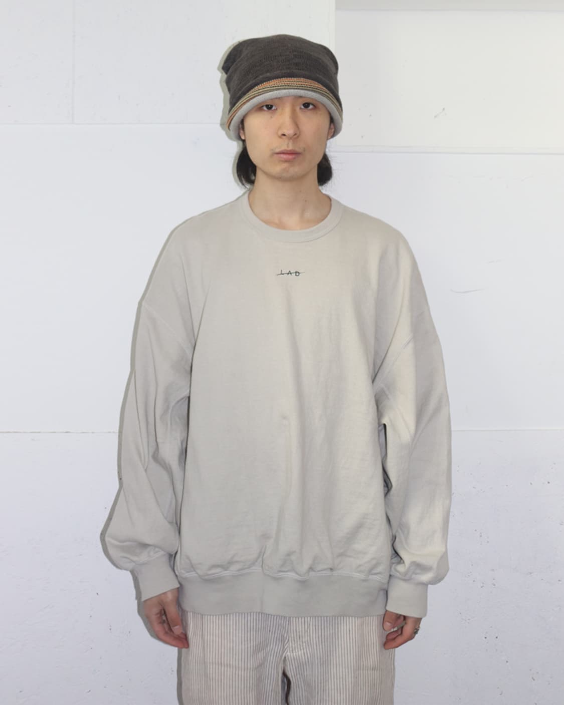 라드 뮤지션 “LAD” 엠브로이드 오버사이즈 스웨트셔츠 상품이미지1