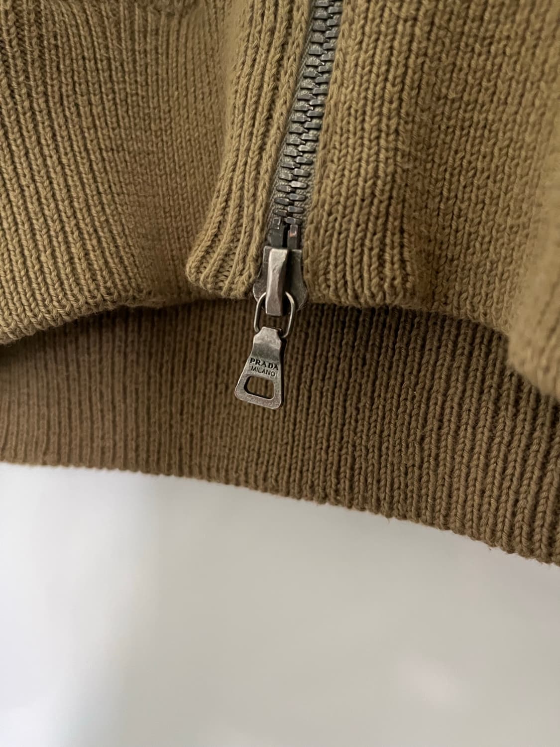 프라다 집업 상품이미지4