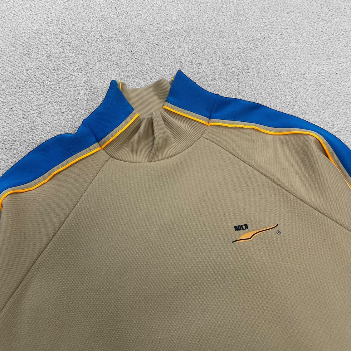 아더에러 x 푸마 터틀넥 맨투맨 스웨트셔츠 상품이미지4