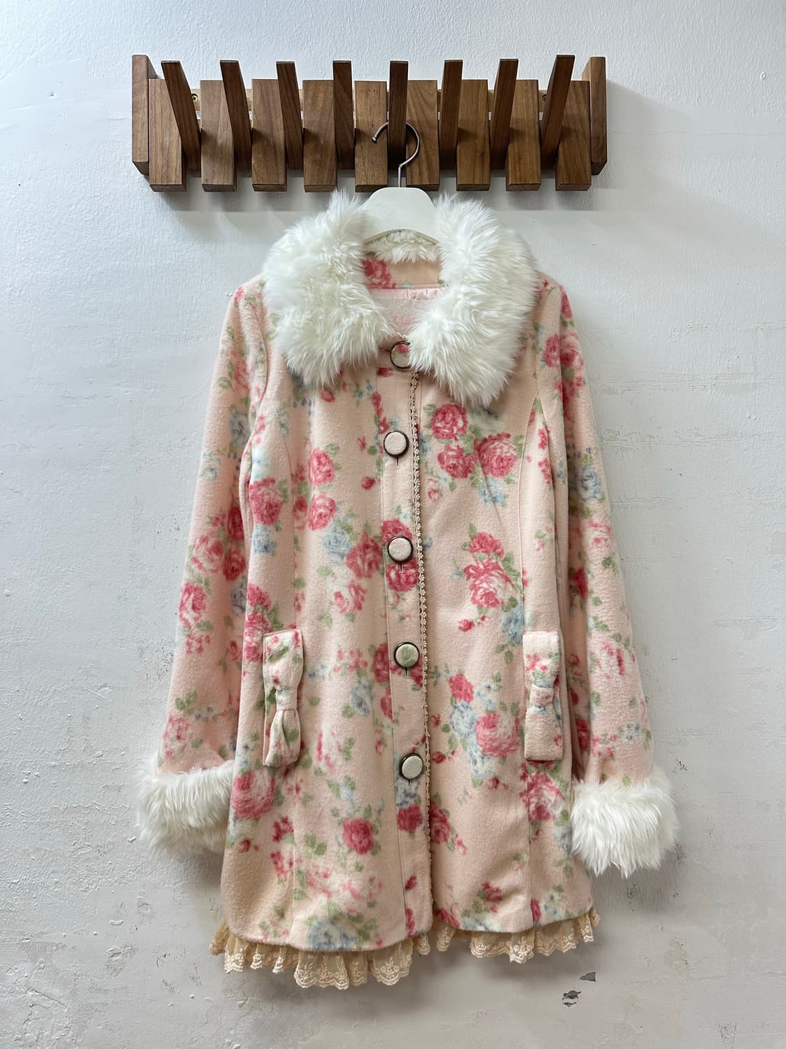 드라이완료 극희귀매물 핑크 리즈리사 플라워 핑크 퍼 카라 레이스 코트 상품이미지1