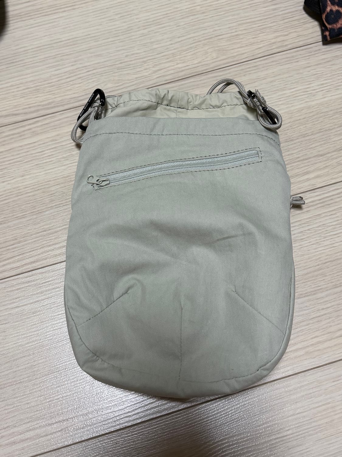 산산기어 크로스백 팝니다 상품이미지3