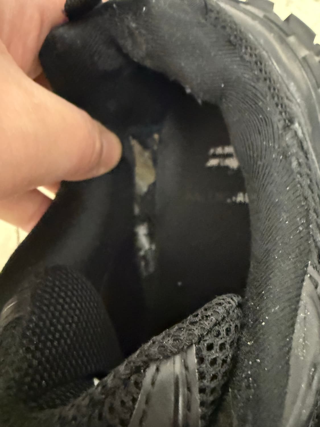 [44] 발렌시아가 디펜더 블랙 상품이미지4