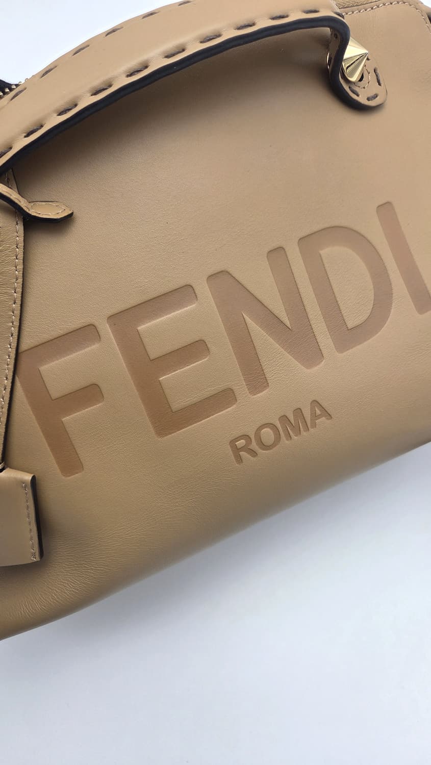 펜디 바이더웨이 미디엄 보스턴백 상품이미지2