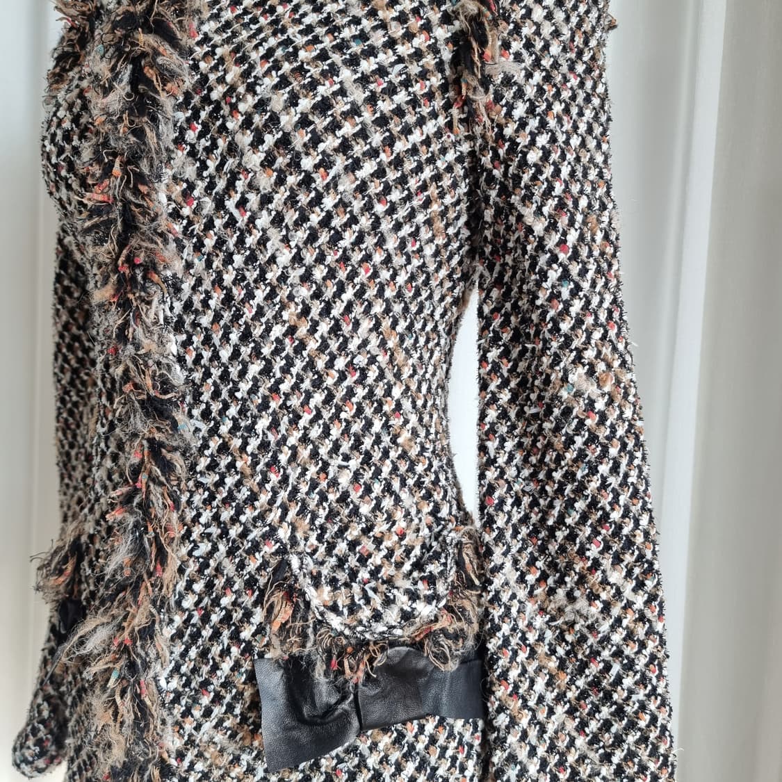 랑방컬렉션 테슬장식 블랙글리터 트위드 자켓 (44-55) 미시착새상품 상품이미지6