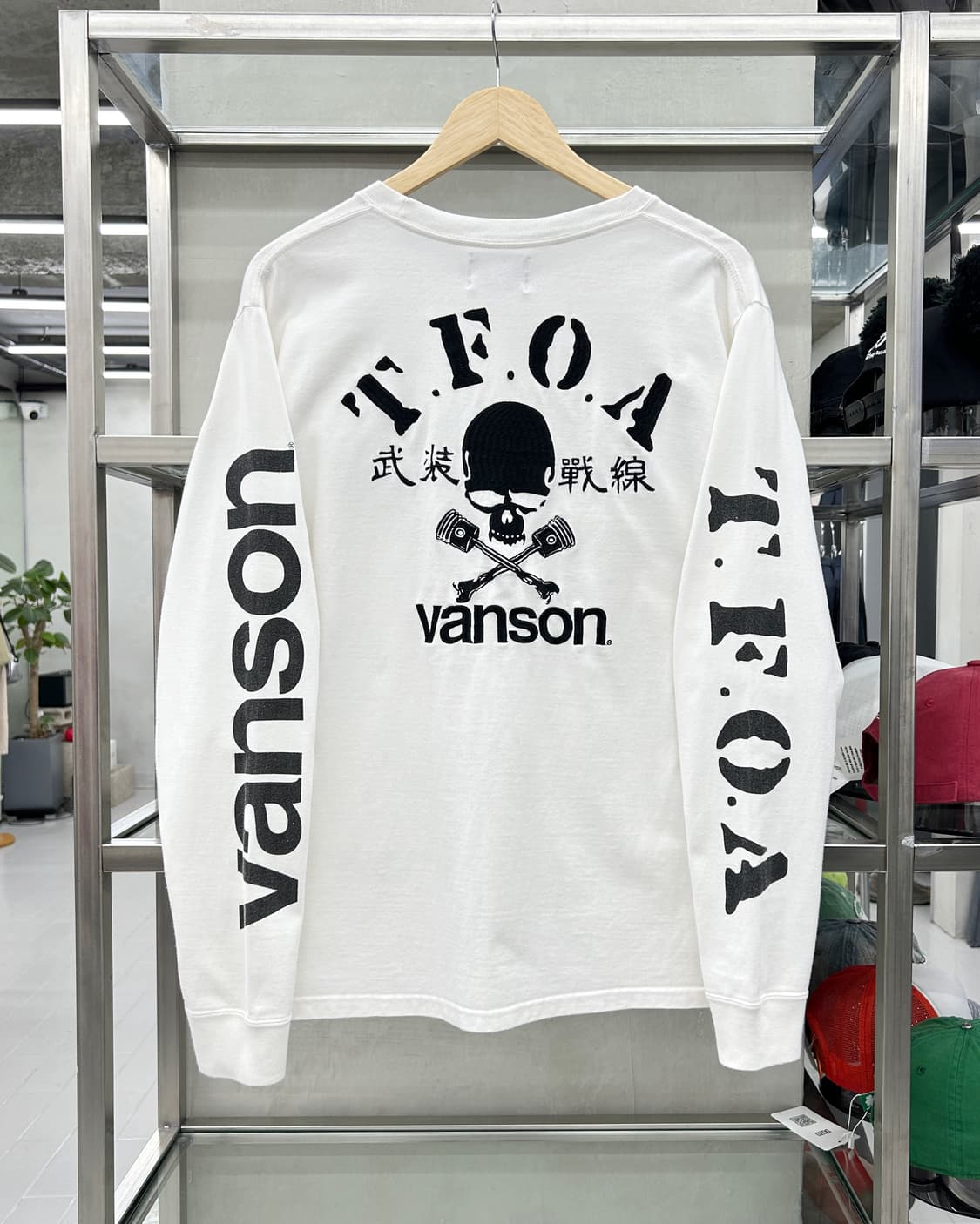 밴슨 TFOA 본 그래픽 화이트 롱슬리브 티셔츠 상품이미지1