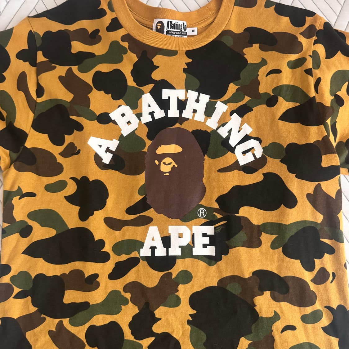 BAPE 퍼스트 카모 컬리지 티셔츠 옐로우 상품이미지2