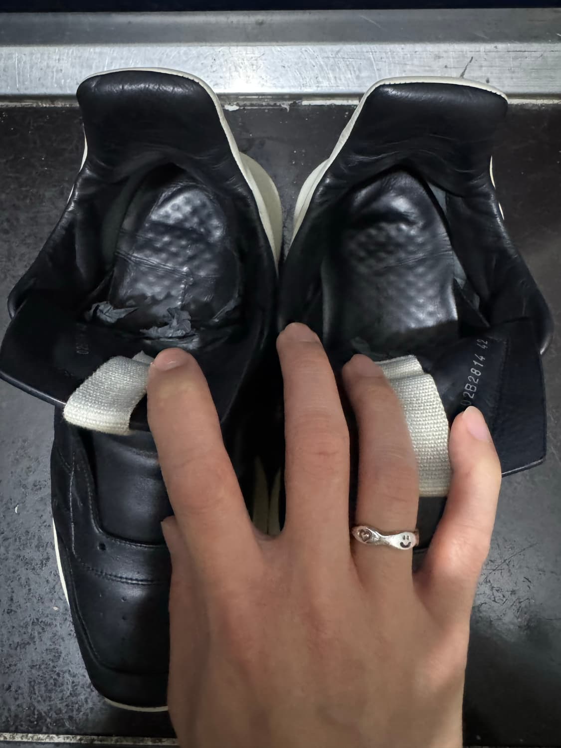 릭오웬스 22시즌 게스 러너 블랙밀크 42사이즈 상품이미지2