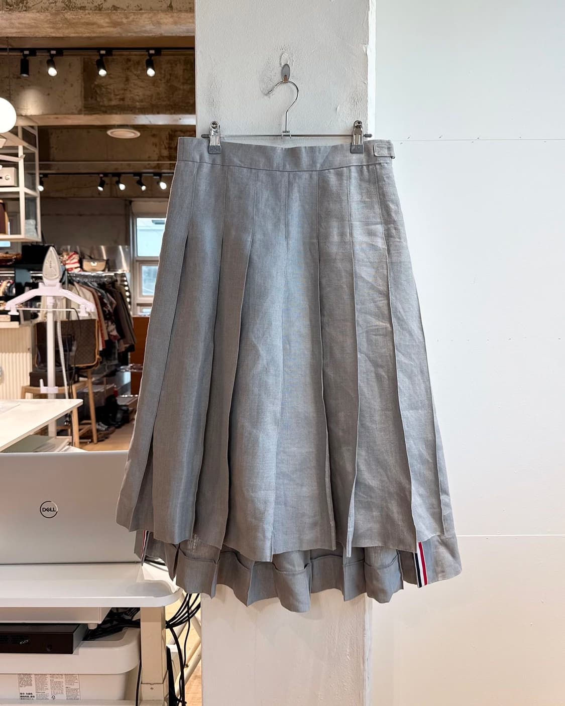 톰브라운 그레이 플리츠 린넨 미디스커트  상품이미지2