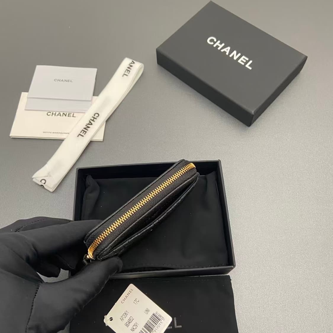 샤넬 클래식 지퍼 코인 카드 홀더 그레인드 샤이니 카프스킨 & 골드 메탈 상품이미지6