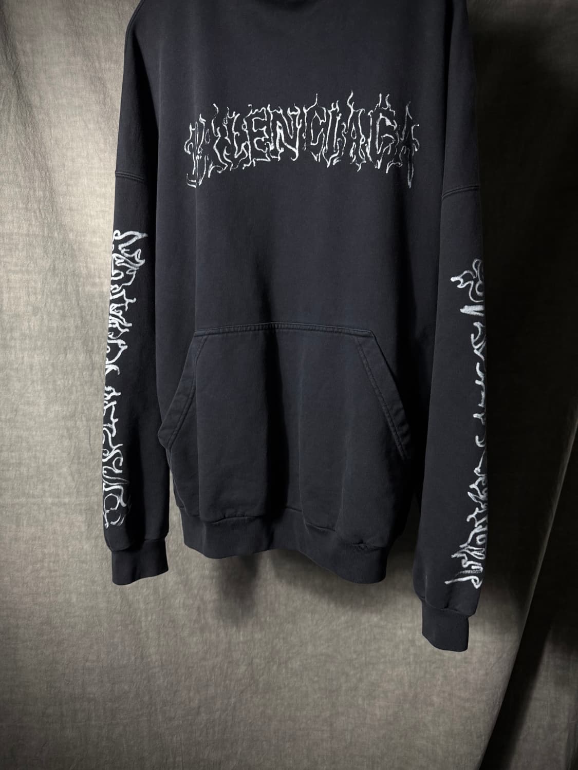 Balenciaga Metal Logo Oversized Hoodie   상품이미지4