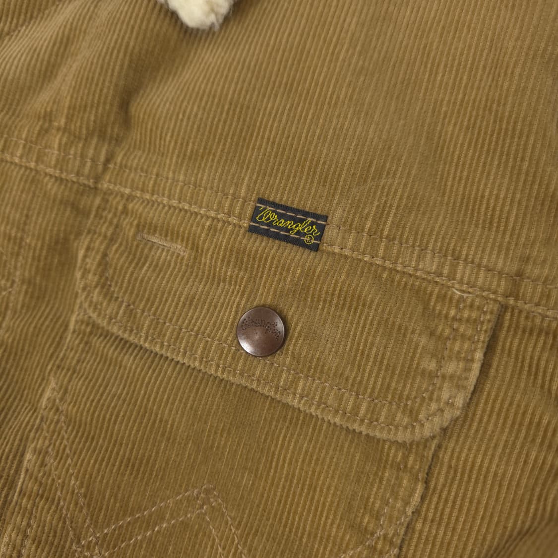 랭글러x어반리서치 코듀로이 셰르파 자켓 브라운 (L) 상품이미지4