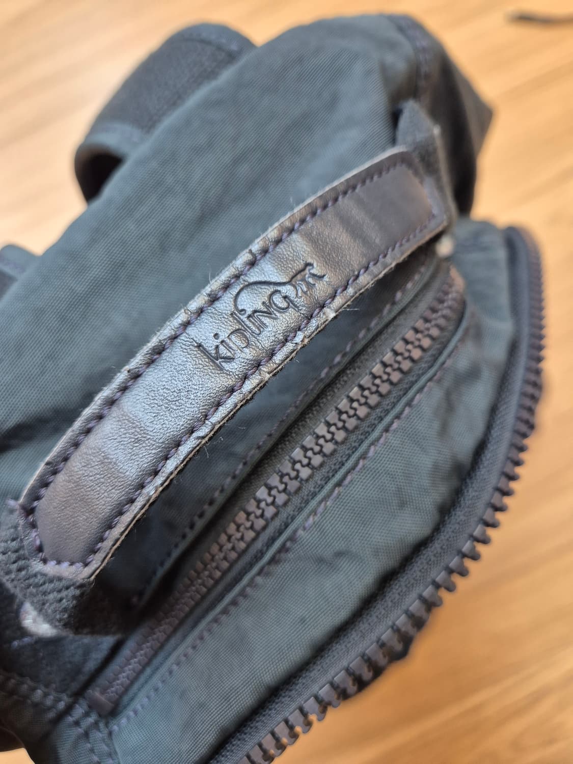 키플링 백팩 판매합니다. 수납공간이 넉넉해서 이것저것 많이 넣고 다니기  상품이미지4