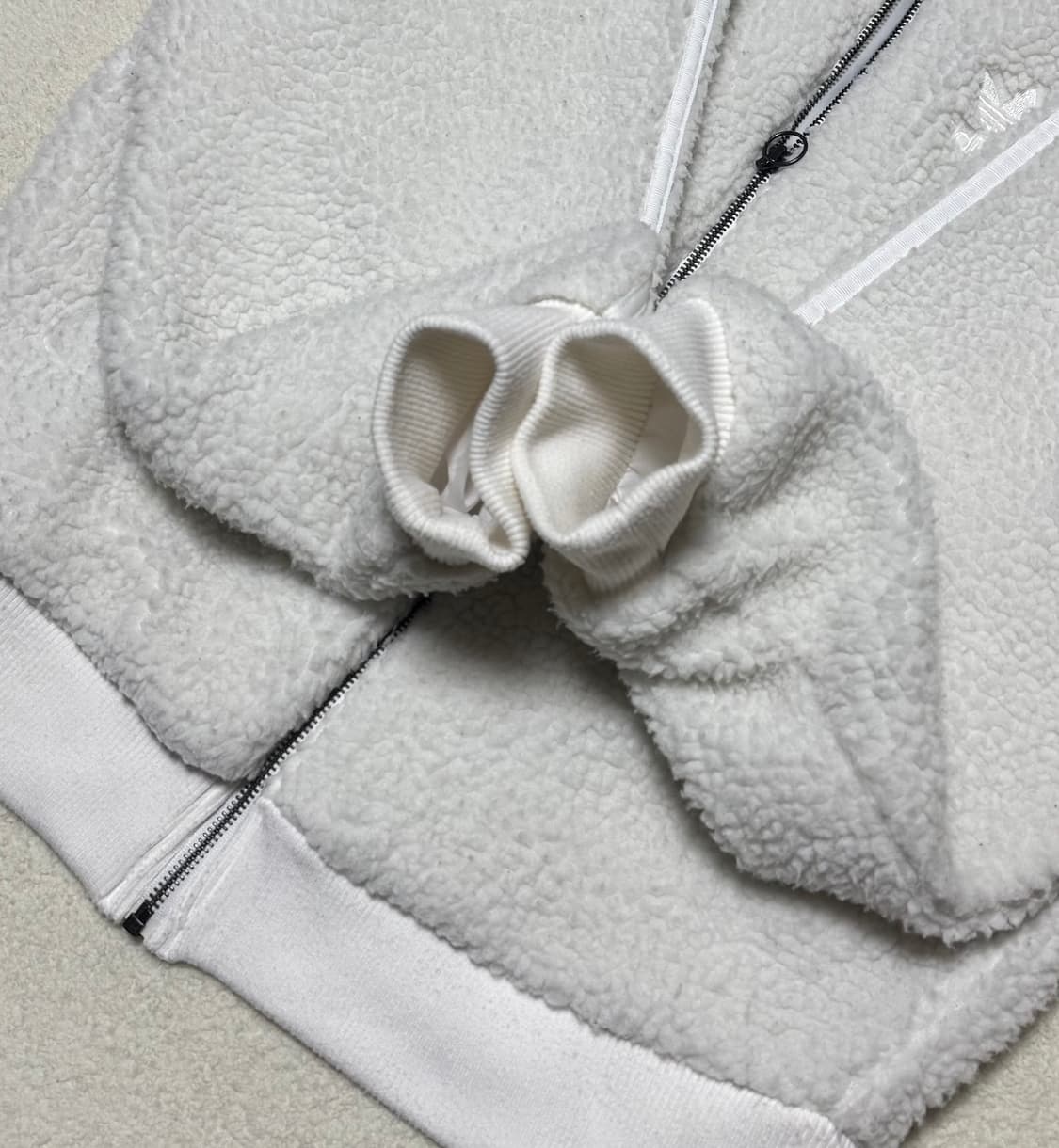 아디다스 아이보리 화이트 뽀글이 후리스 상품이미지8