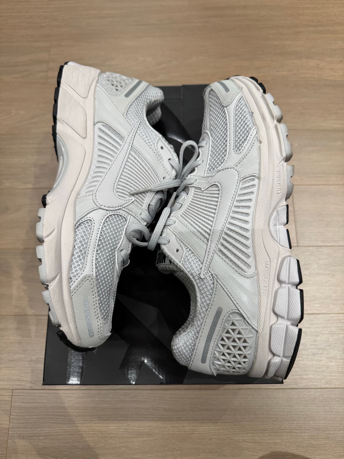 나이키 줌 보메로 5 SP 바스트 그레이 2023 상품이미지4