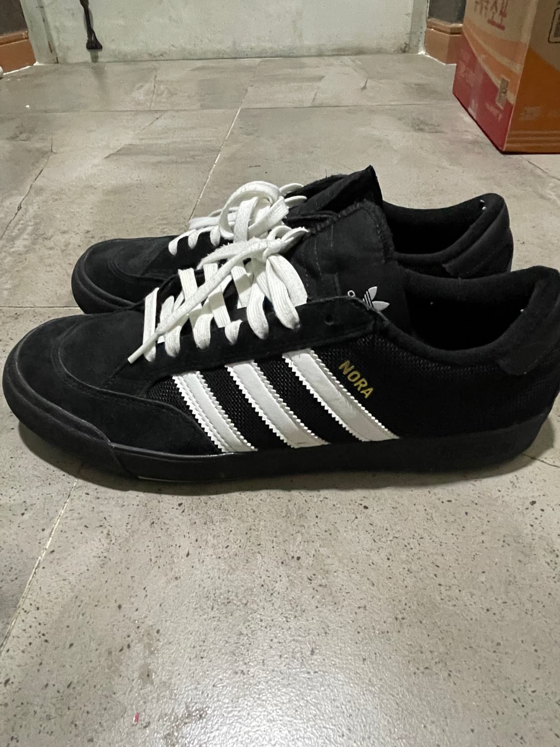 아디다스 노라 코어 블랙 골드 메탈릭 상품이미지4