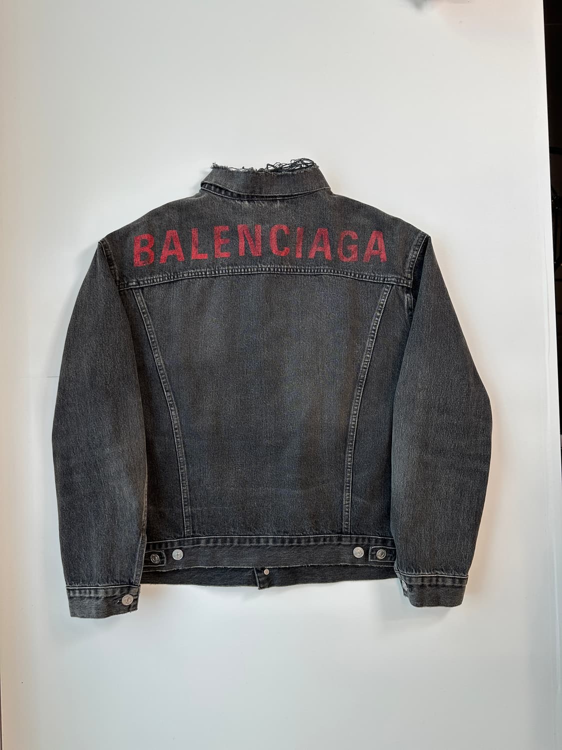 발렌시아가 흑청 트러커 백로고 데님 자켓 (정품보증서포함) 상품이미지4