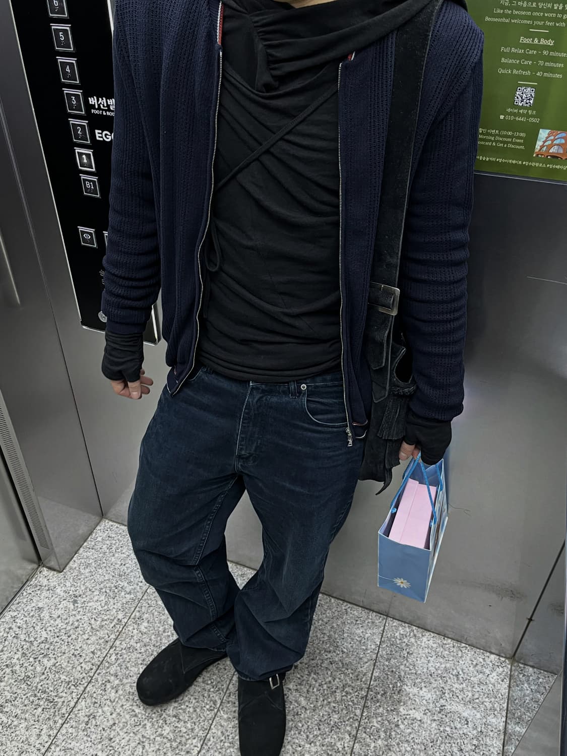 로베르토콜리나 펀칭디테일 v넥 니트집업 상품이미지1