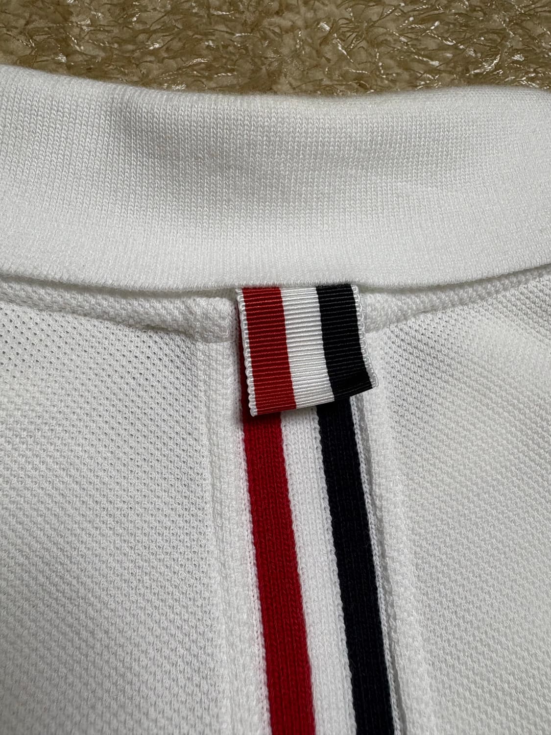 톰브라운 백삼선 카라티 화이트 상품이미지5