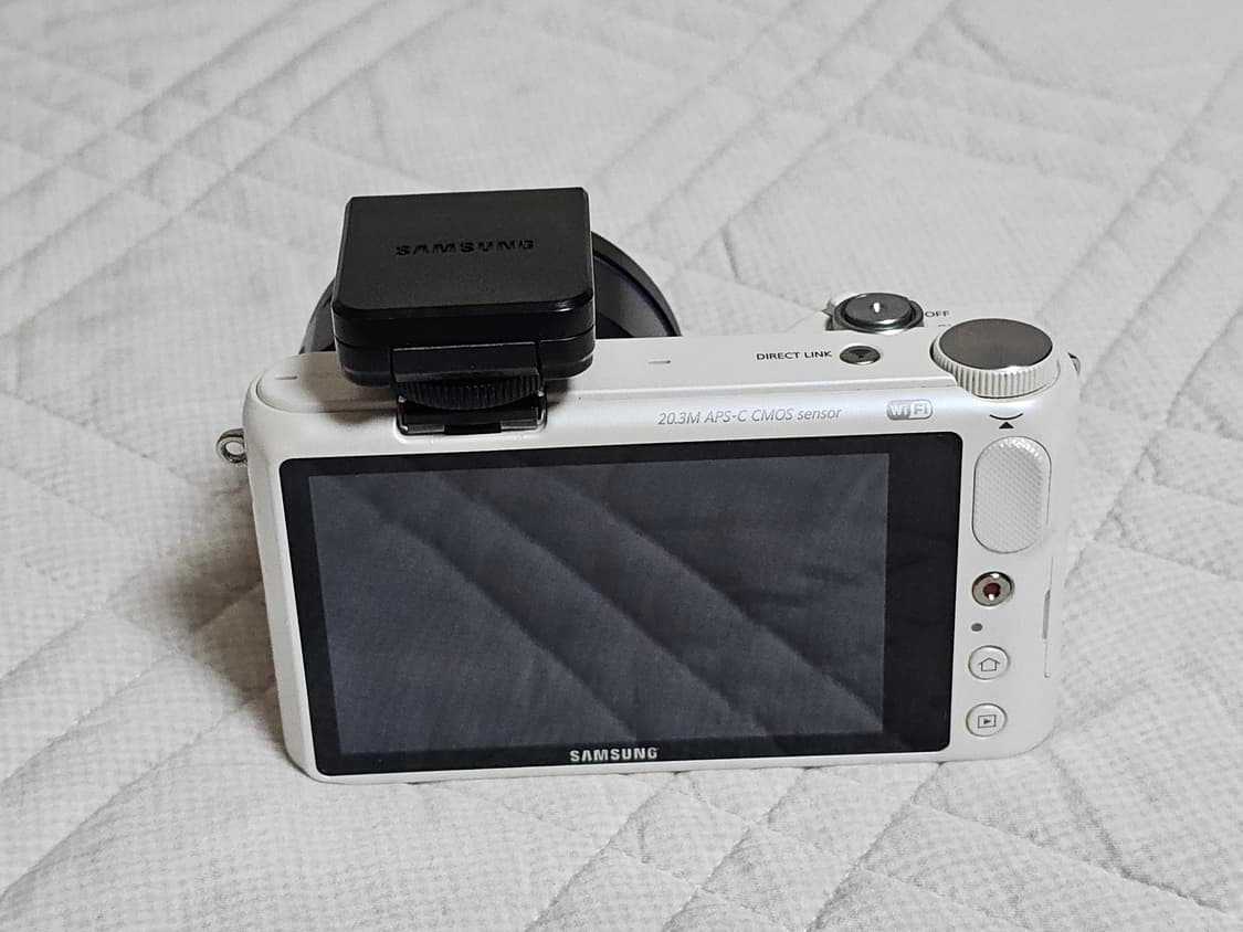 삼성 NX2000 미러리스 카메라

블랙 렌즈 상품이미지4