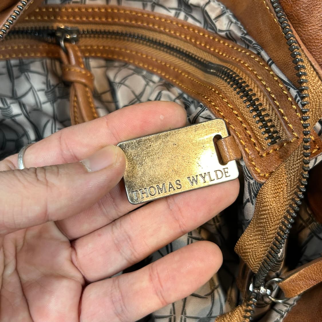 가죽 해골 스컬 스터드 숄더백 브라운 상품이미지7