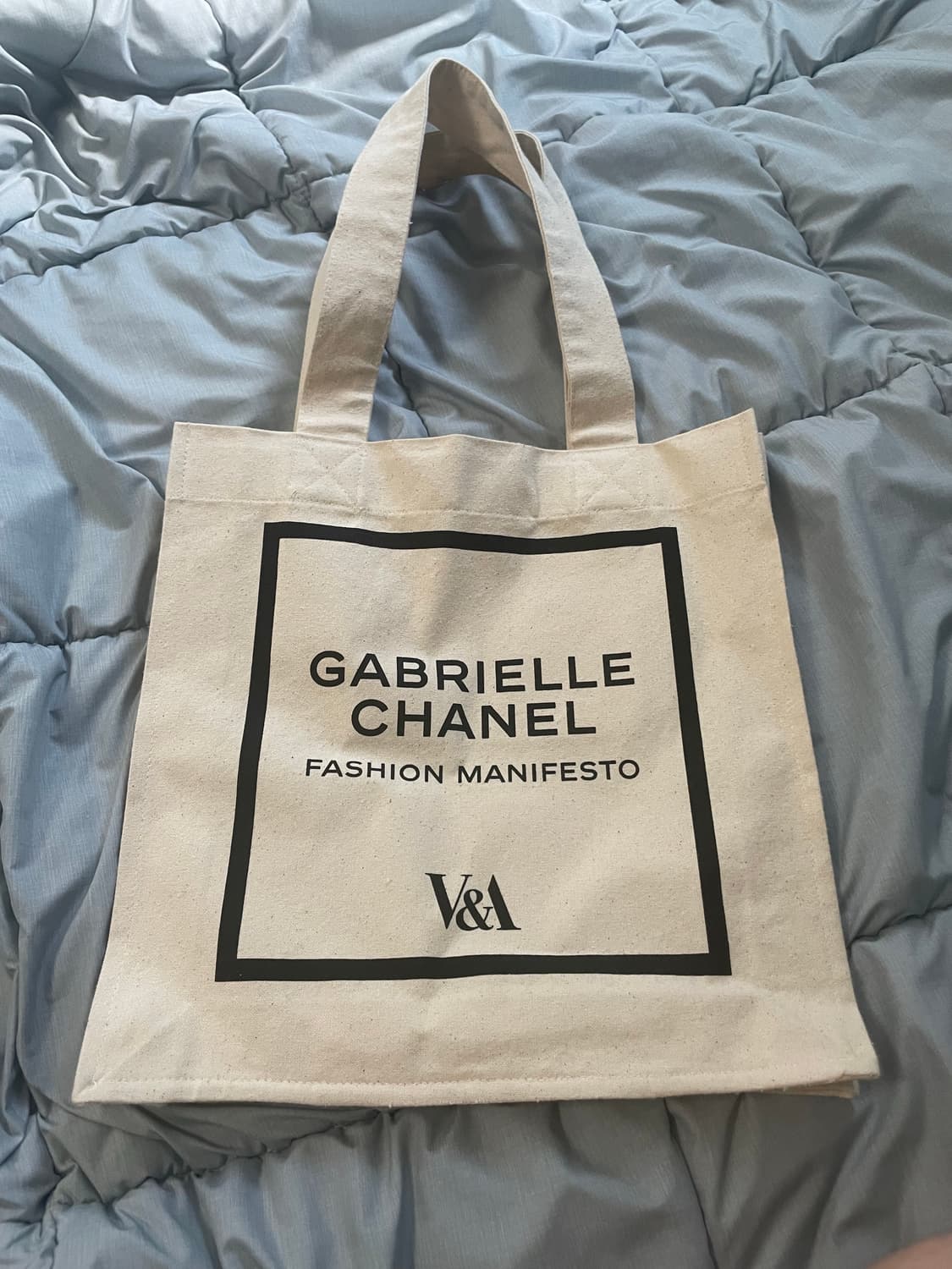 V&A 뮤지엄 가브리엘 샤넬 에코백  상품이미지2