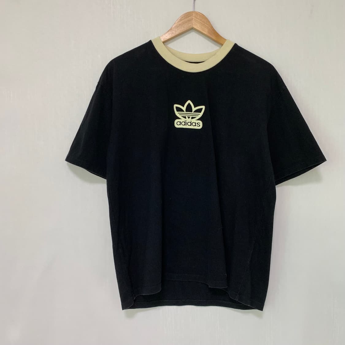 아디다스 백 포인트 블랙/아이보리 반팔 티셔츠 남녀공용 상품이미지2