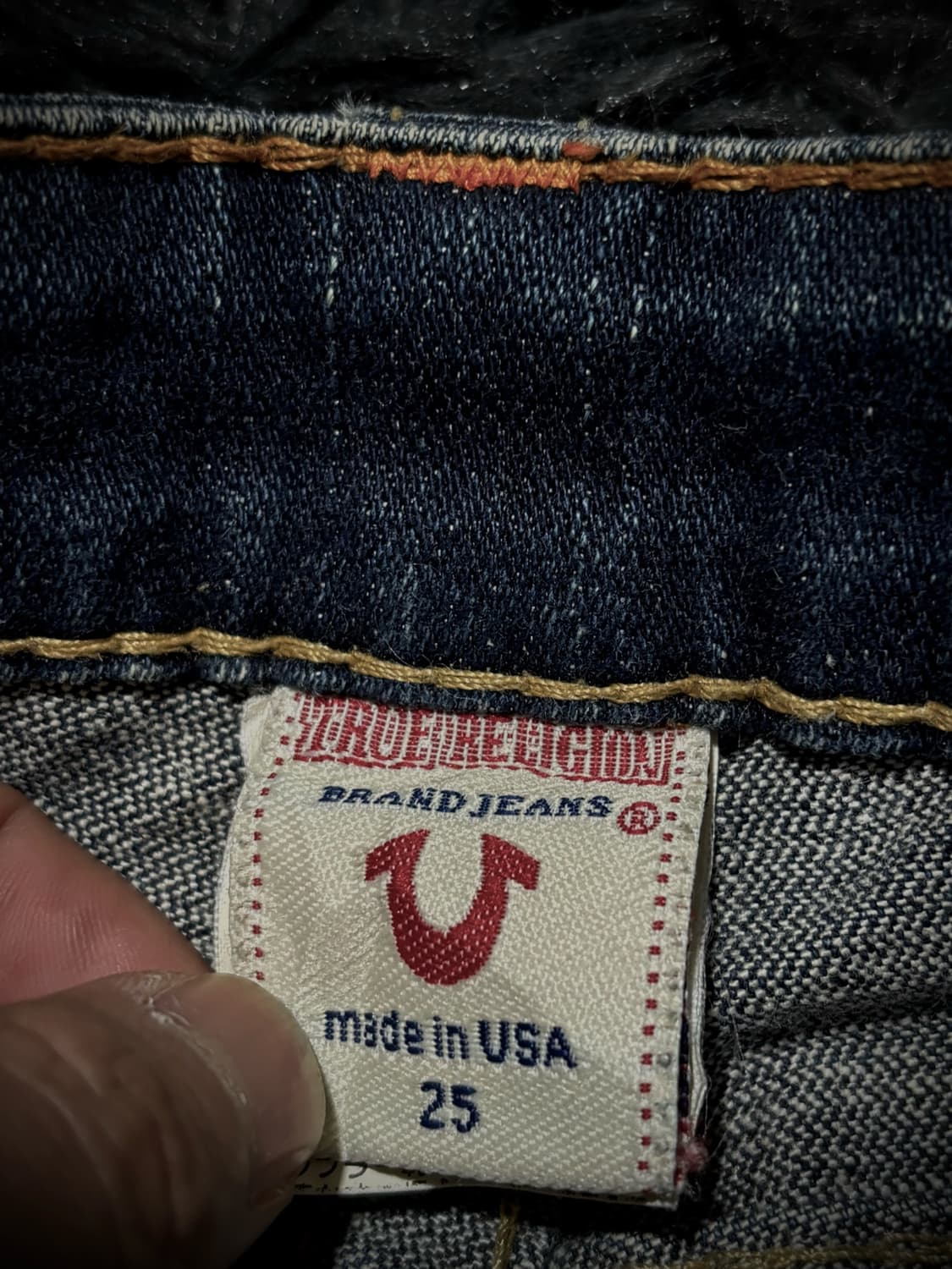 True Religion 화이트 스티치 백 포켓 디테일 부츠컷 데님팬츠 상품이미지9