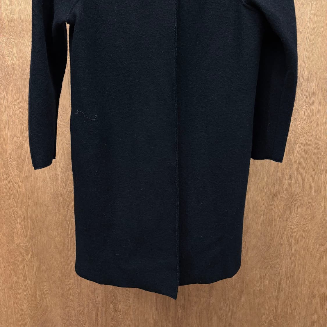 코스 울 니트 롱 코트 히든 지퍼 논카라 디테일 루즈핏 블랙 상품이미지5