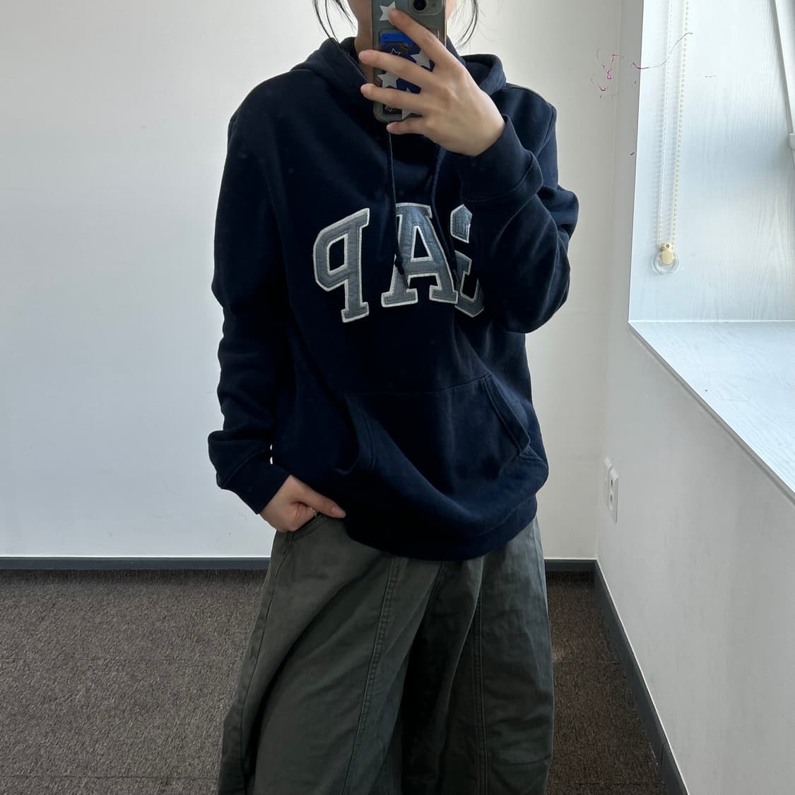 GAP 갭 그레이로고 블랙 후드티 상품이미지2