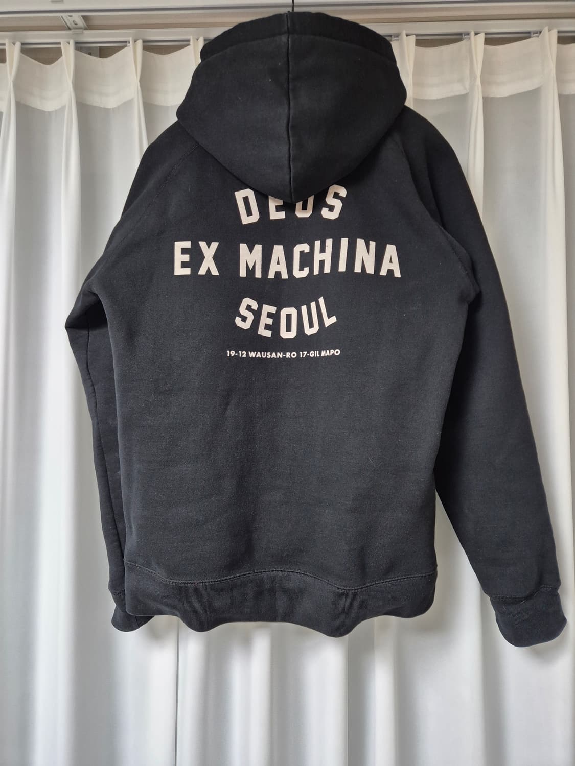 [XL] 데우스 엑스 마키나 서울 후드티 블랙 상품이미지1