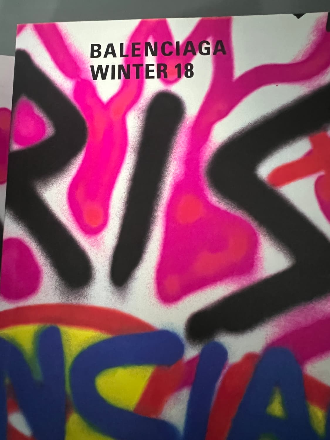 발렌시아가 18FW 컬렉션북 상품이미지3