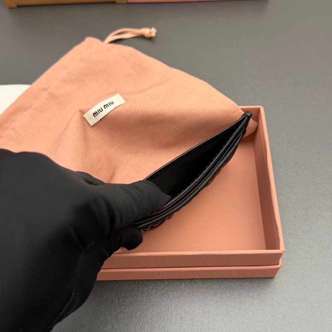 미우 미우 마테라쎄 나파 가죽 카드 홀더 블랙 상품이미지8