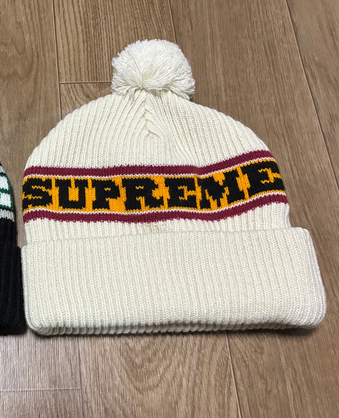 슈프림 빅 스트라이프 방울 비니 화이트 상품이미지1