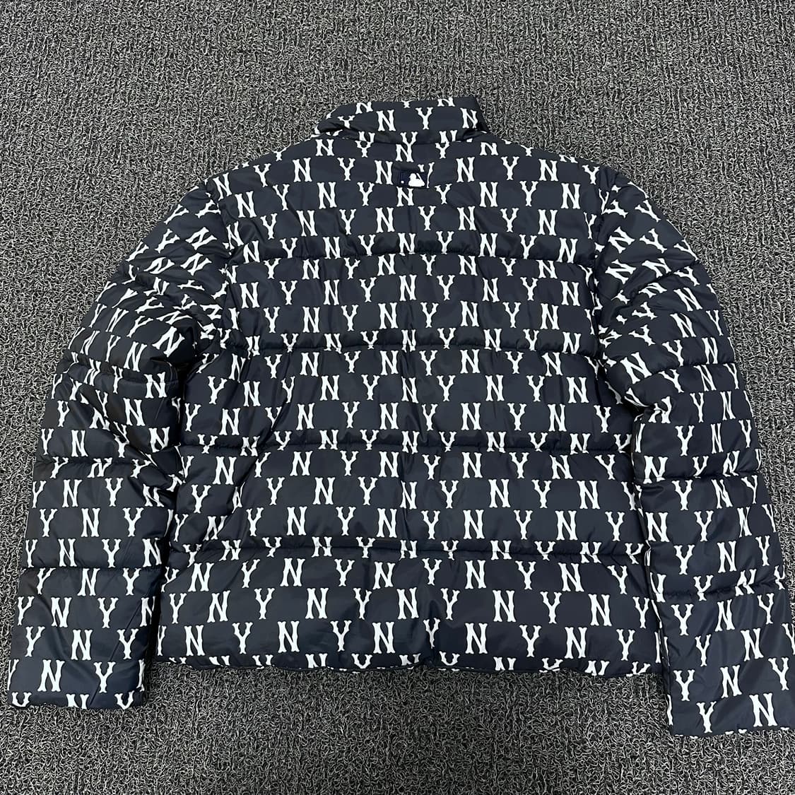 MLB 엠엘비 모노그램 양키스 패딩 점퍼 L 상품이미지4