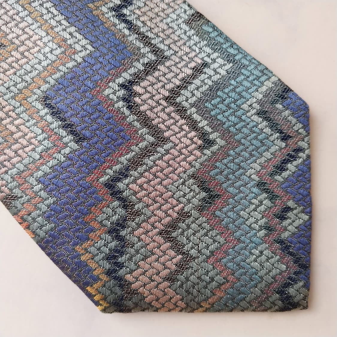 미쏘니 실크 혼방 지그재그 텍스처 넥타이 9.5cm A+등급 A1906
 상품이미지8