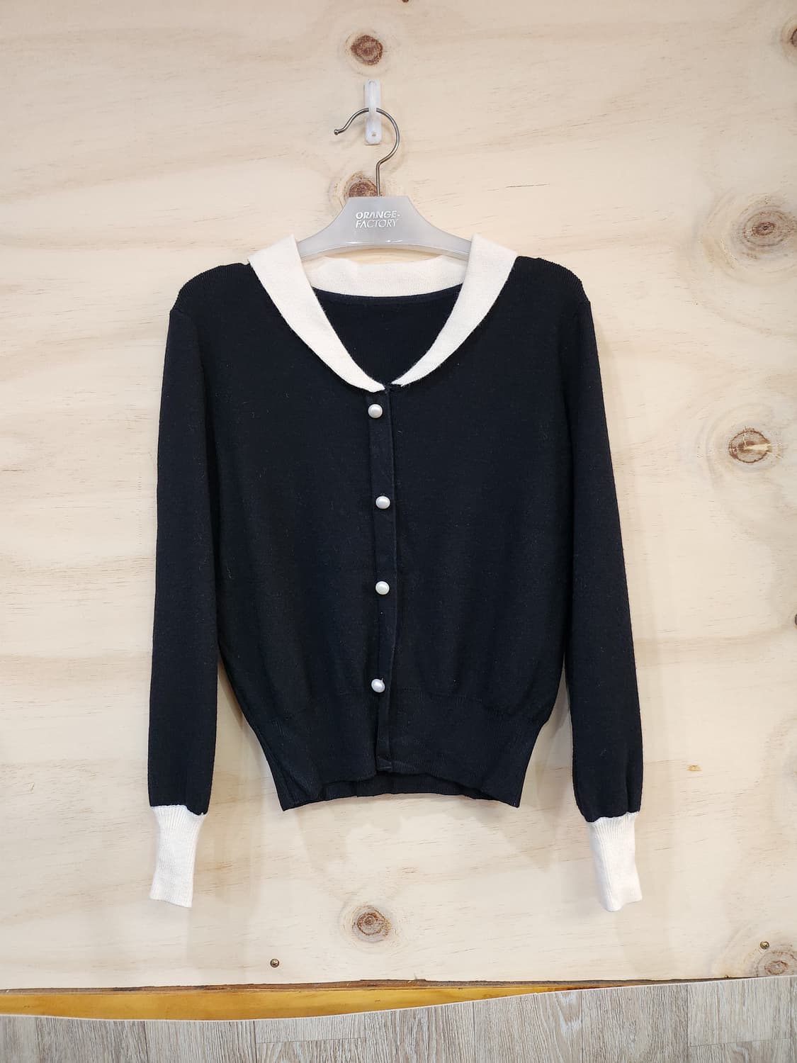 562) 진주 포인트 배색 니트 상품이미지1