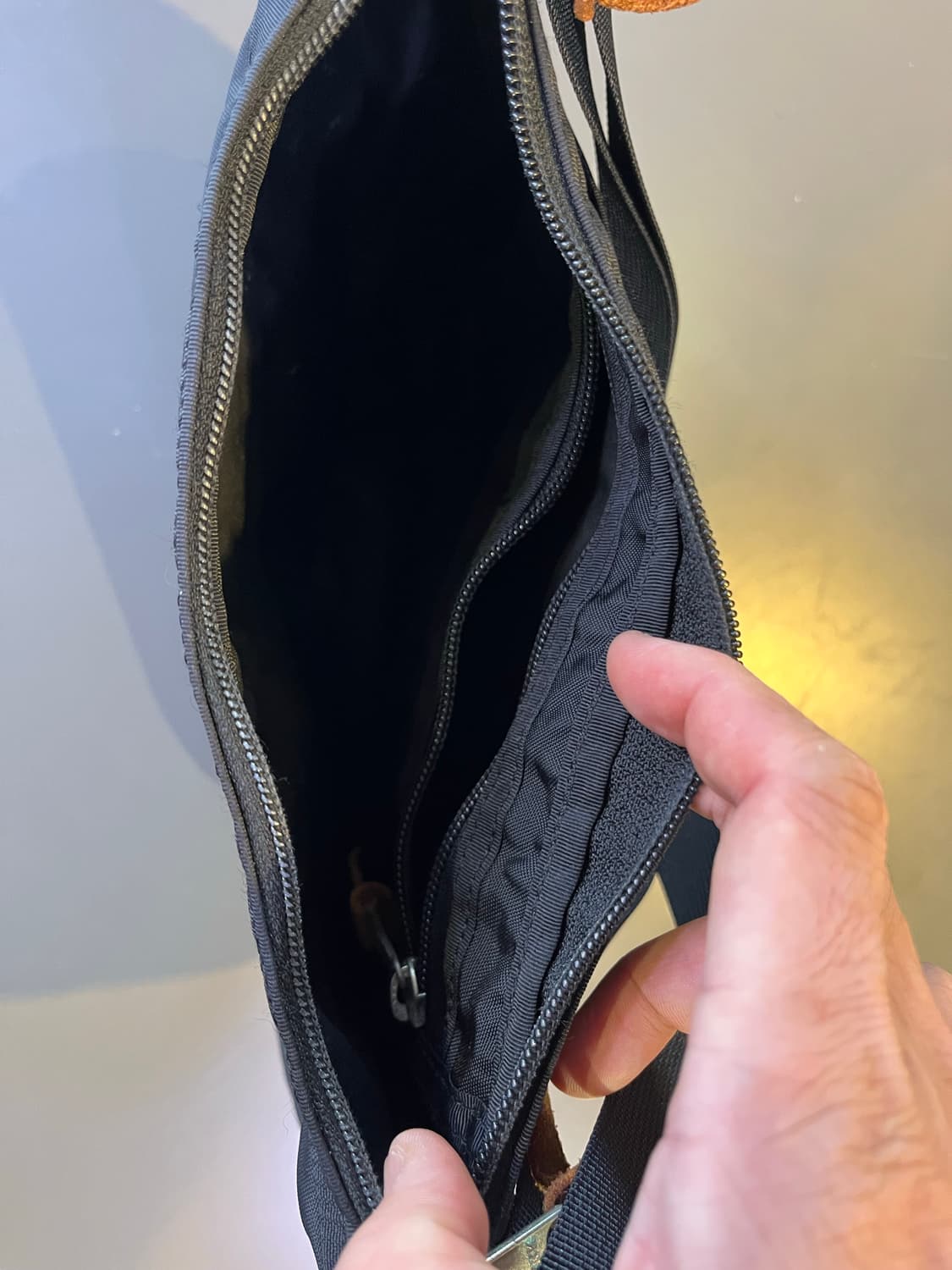 그레고리 구형 로고 사첼백 상품이미지3